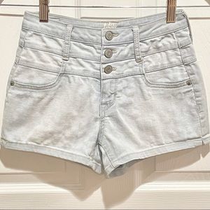 TOKYO darling high waisted shorty light denim button-up trendy short shorts